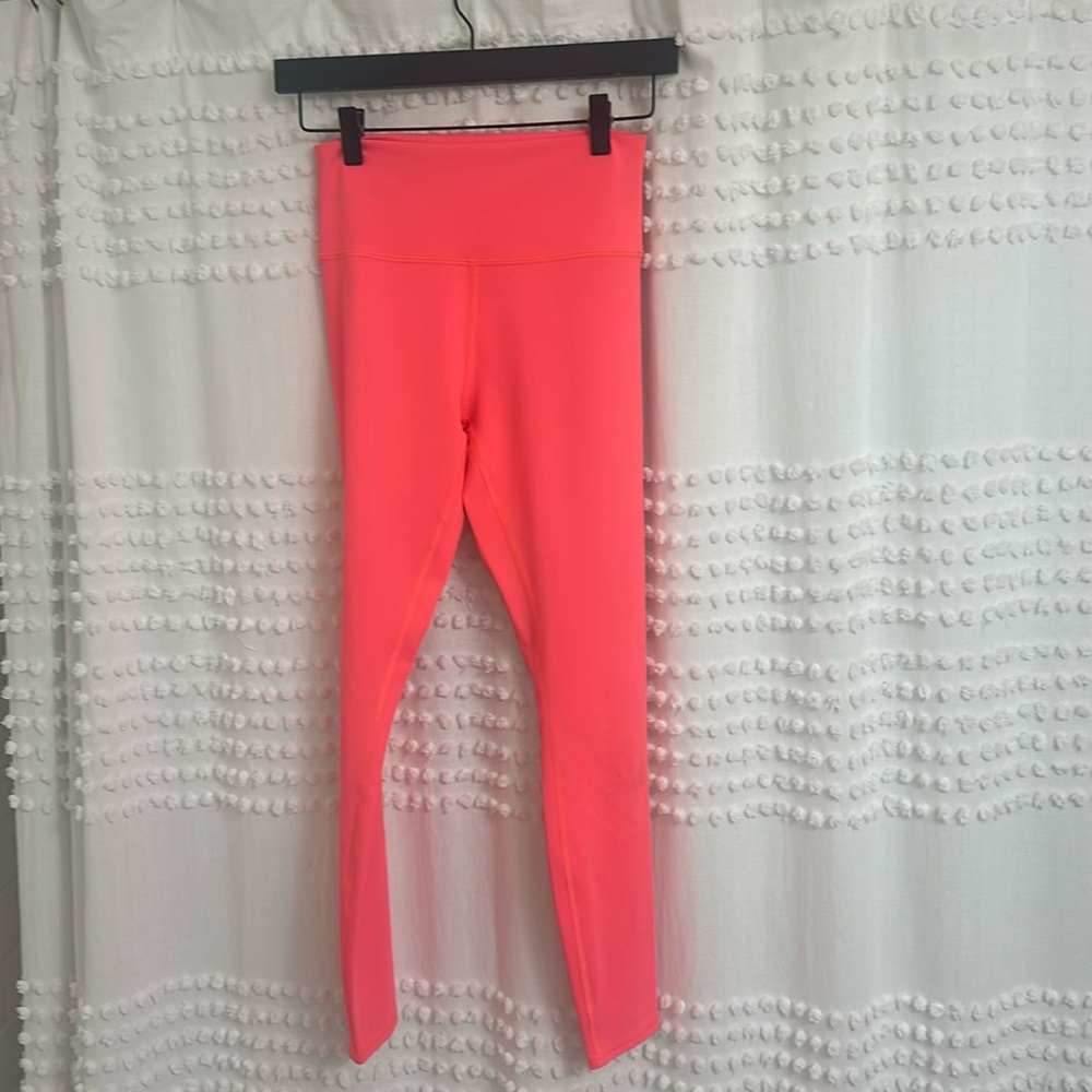 Hot pink Alo yoga pants.